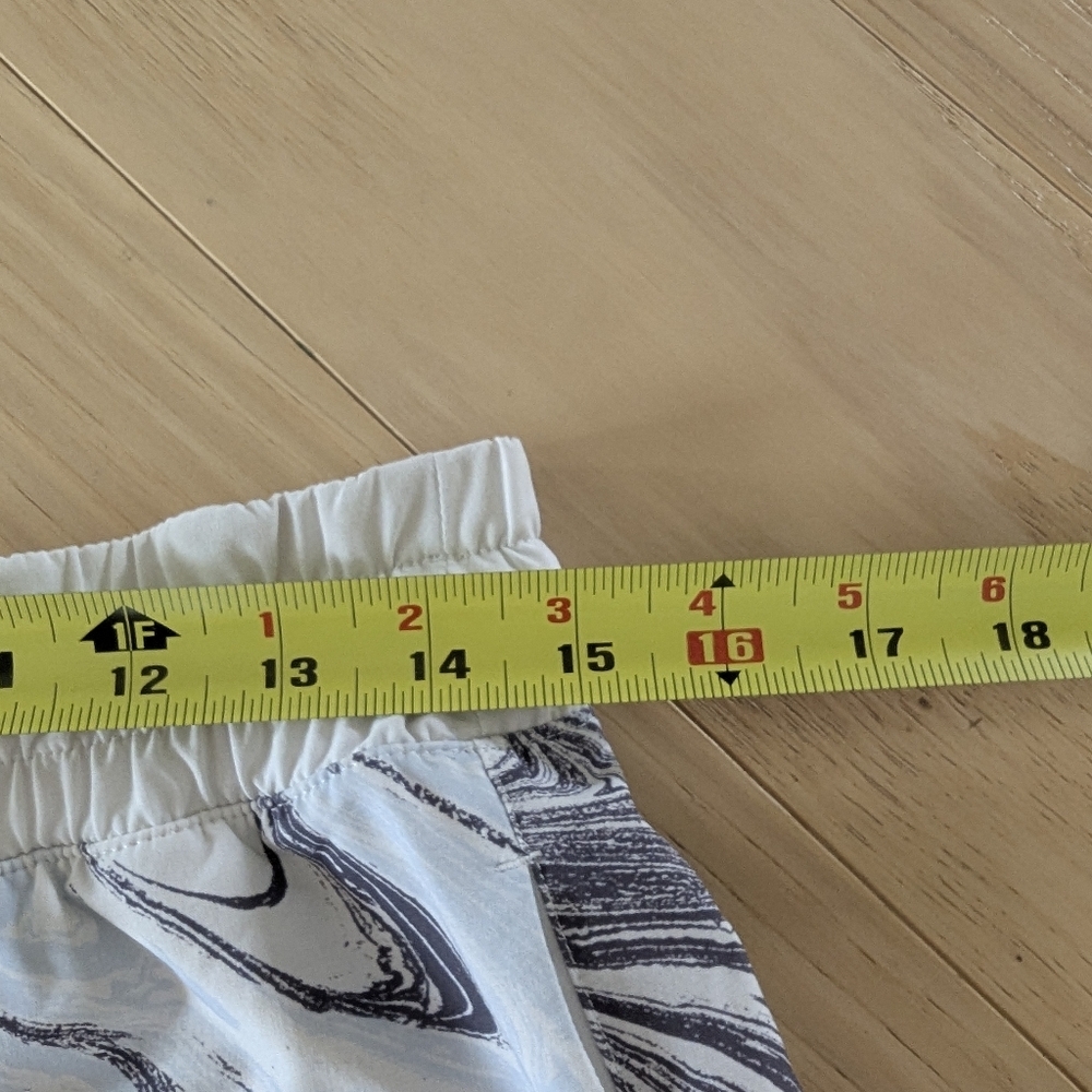 Athleta All Activity 3.5” Short Print Linerless Pockets - Picture 4 of 10